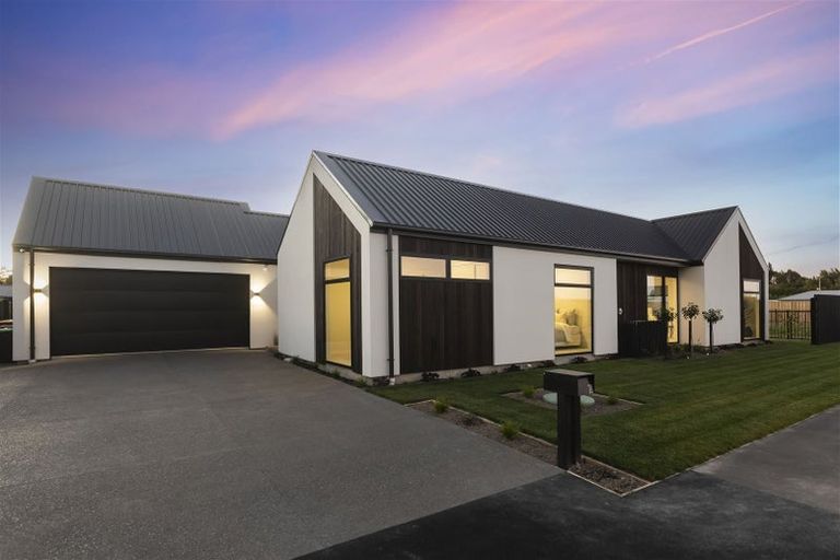 Photo of property in 28 Oakmill Drive, Casebrook, Christchurch, 8051