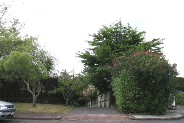 Photo of property in 2/14 Charmaine Road, Torbay, Auckland, 0630