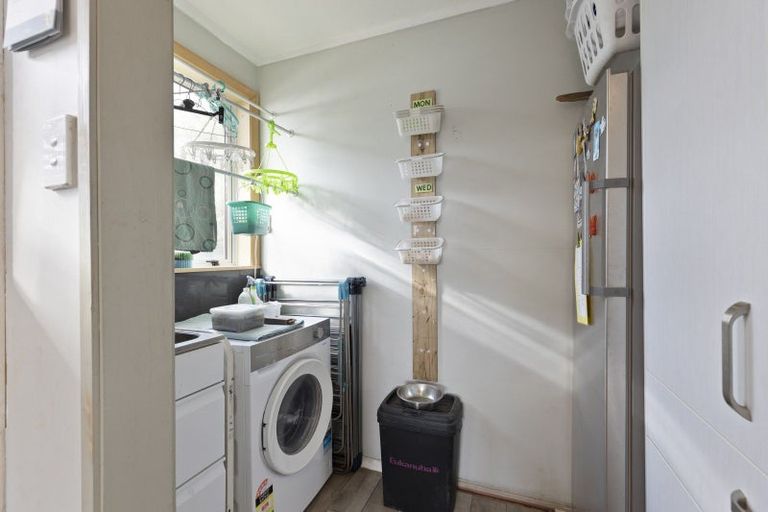 Photo of property in 8 Wairau Place, Kelvin Grove, Palmerston North, 4414