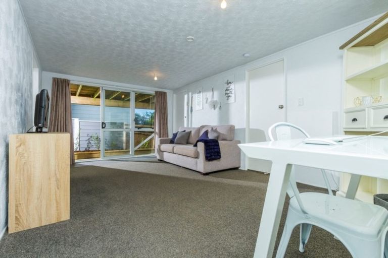 Photo of property in 1/2 Rock Isle Road, Torbay, Auckland, 0630