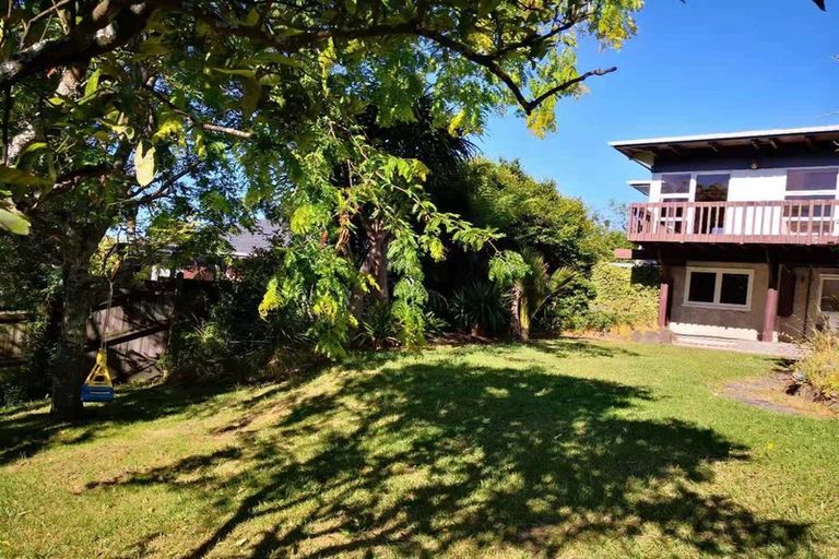 Photo of property in 5 Mayfair Crescent, Mairangi Bay, Auckland, 0630