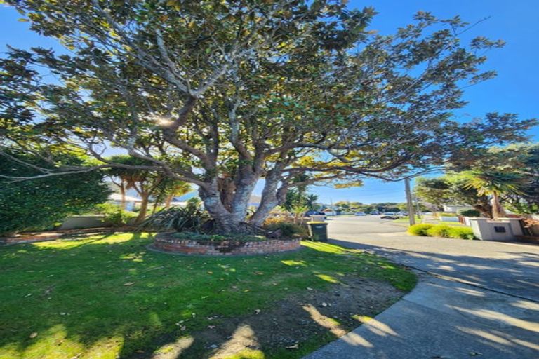 Photo of property in 1 Williams Grove, Melling, Lower Hutt, 5010