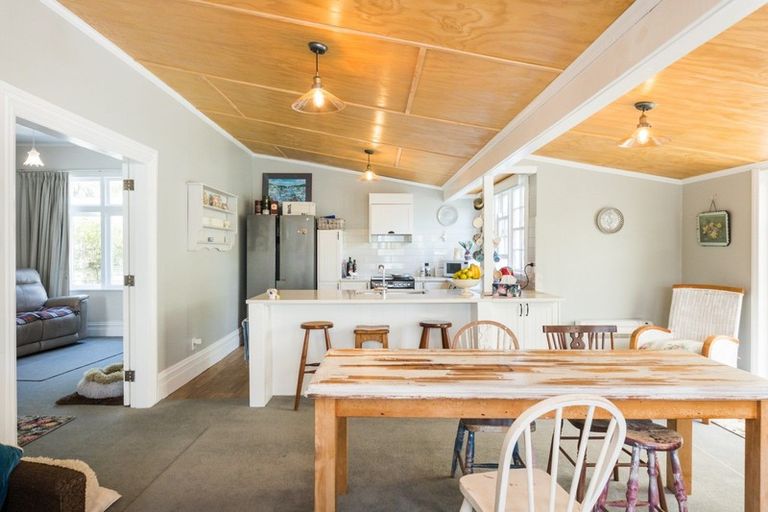 Photo of property in 89 Bridge Street, Bulls, 4818