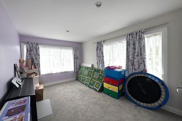 Photo of property in 2 Leneford Drive, East Tamaki, Auckland, 2013