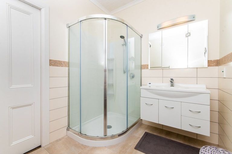 Photo of property in 18 Cobden Road, Bluff Hill, Napier, 4110