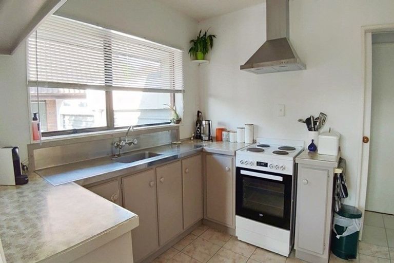 Photo of property in 1/17 Weetman Drive, Browns Bay, Auckland, 0630