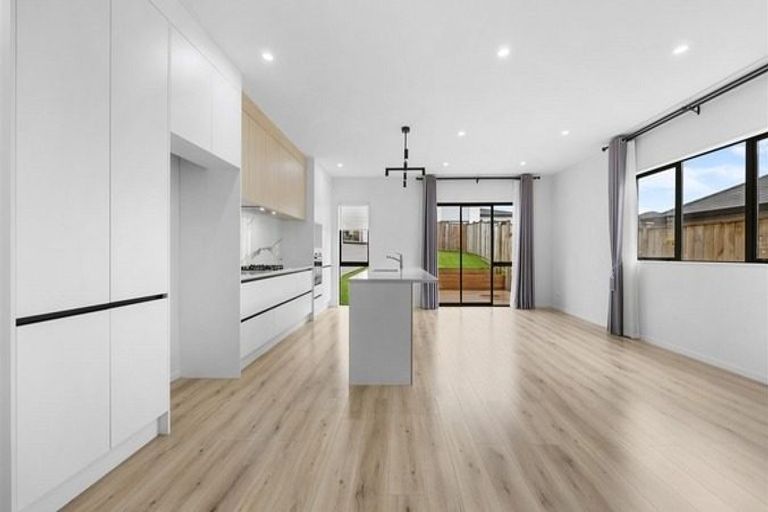 Photo of property in 57 Drumbuoy Drive, Flat Bush, Auckland, 2019