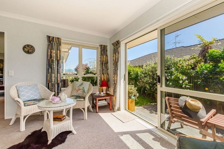 Photo of property in 8 Balmerino Grove, Waikanae, 5036