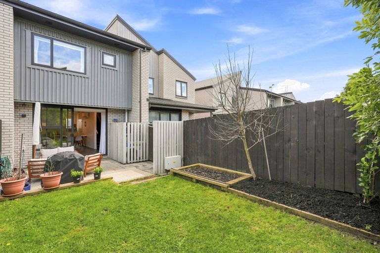 Photo of property in 37 Peihana Road, Hobsonville, Auckland, 0616