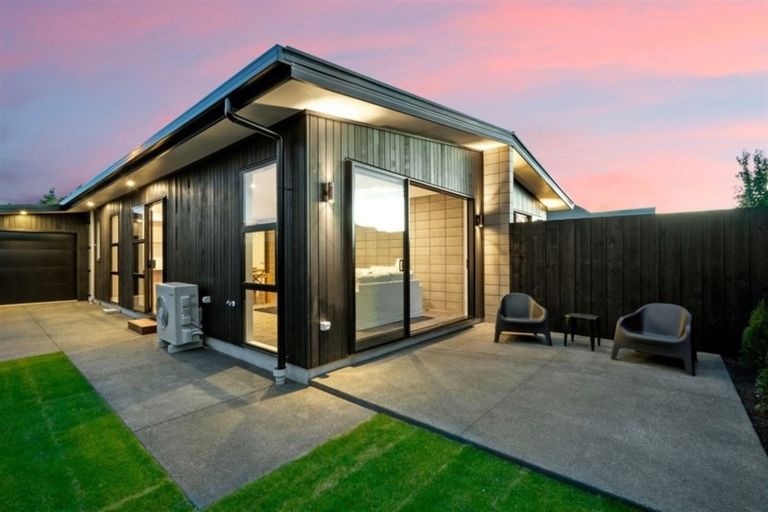 Photo of property in 63 Tennyson Street, Sydenham, Christchurch, 8023