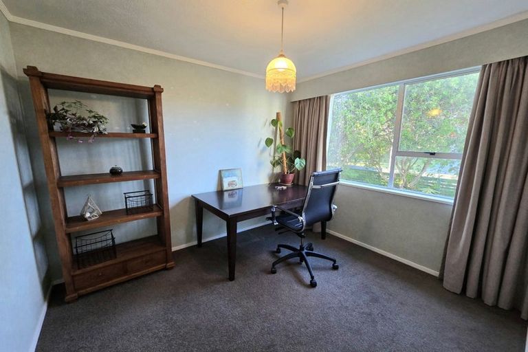 Photo of property in 1 Cedar Court, Whitby, Porirua, 5024