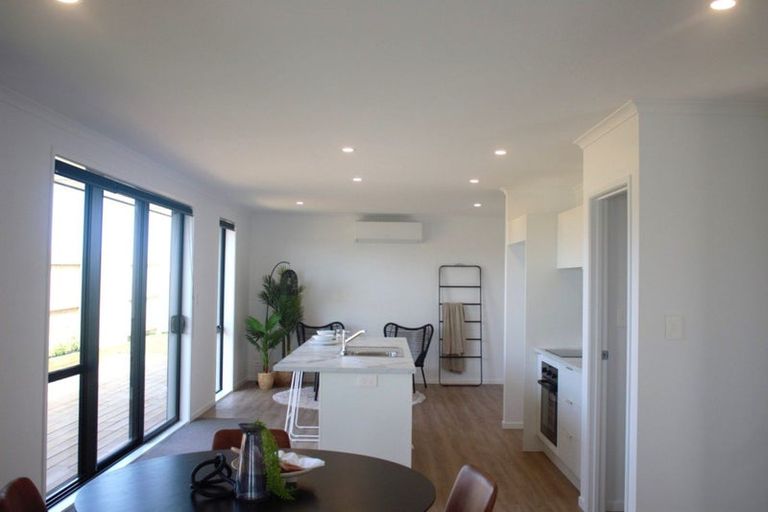 Photo of property in 15 Te Taniwha Road, One Tree Point, 0118