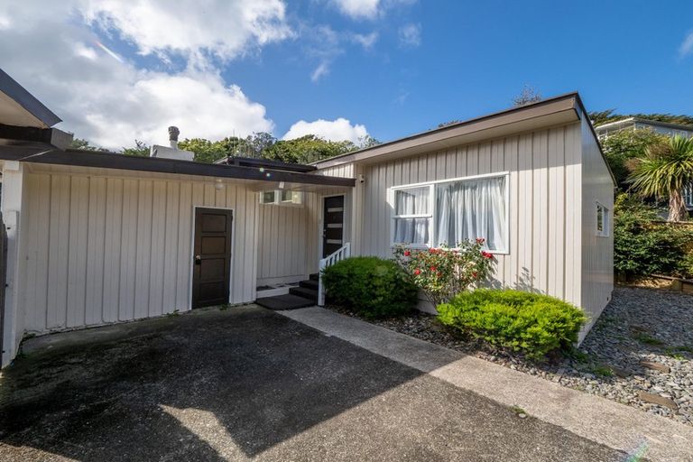 Photo of property in 3 Silverbirch Grove, Churton Park, Wellington, 6037