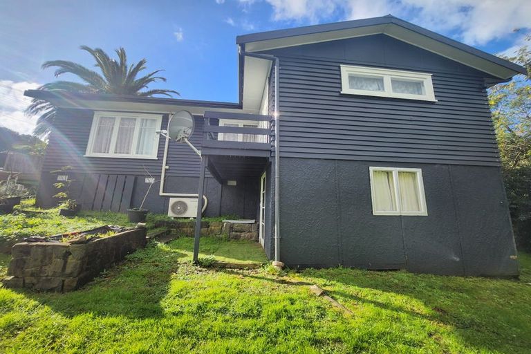 Photo of property in 27 Glenfern Road, Mellons Bay, Auckland, 2014