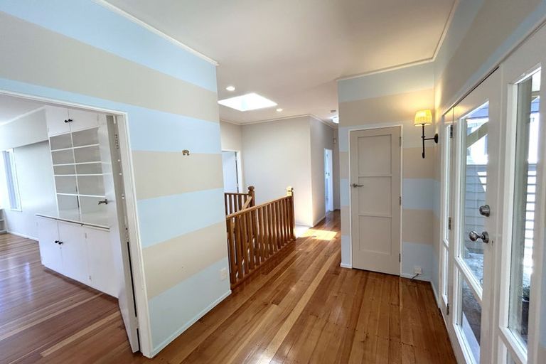 Photo of property in 25 Torwood Road, Khandallah, Wellington, 6035