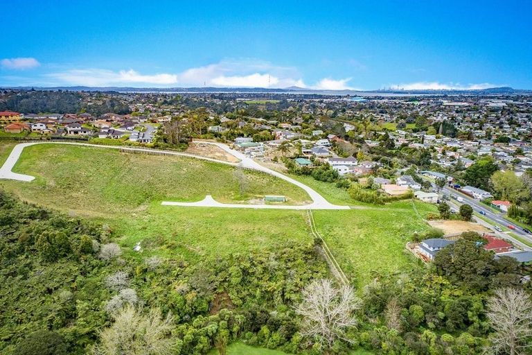 Photo of property in 3 Madeira Lane, Massey, 0614