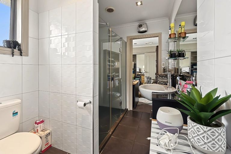 Photo of property in 38 Aikmans Road, Merivale, Christchurch, 8014