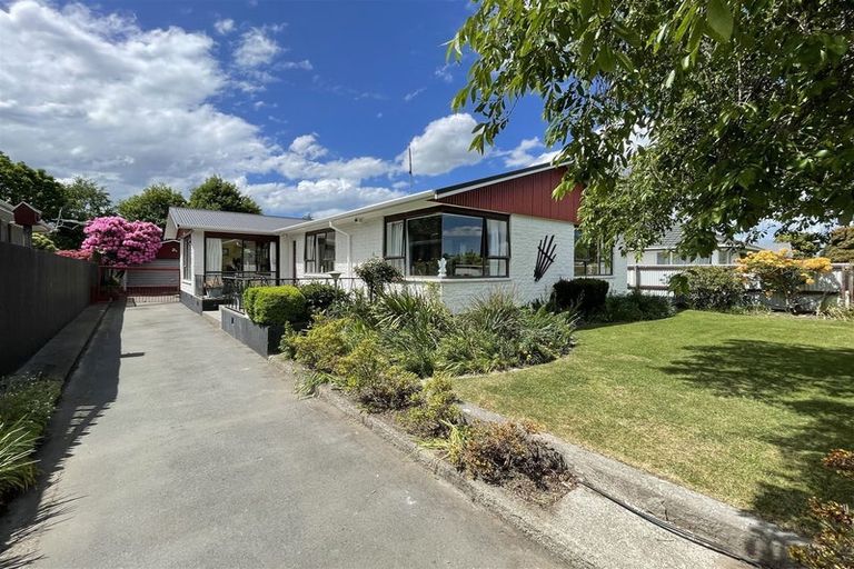 Photo of property in 12 Fairmont Place, Hornby, Christchurch, 8042
