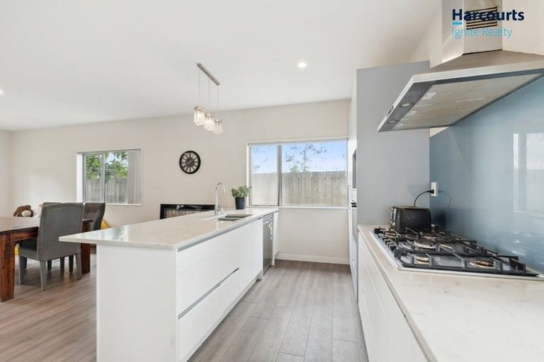 Photo of property in 11 Regis Park Drive, Pukekohe, 2120