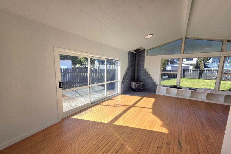 Photo of property in 22 Simons Street, Moturoa, New Plymouth, 4310
