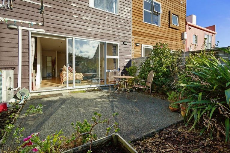 Photo of property in 73 Saddleback Grove, Karori, Wellington, 6012