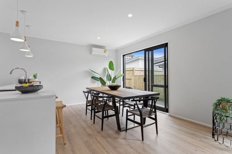 Photo of property in 11 Taikura Avenue, Red Beach, 0932