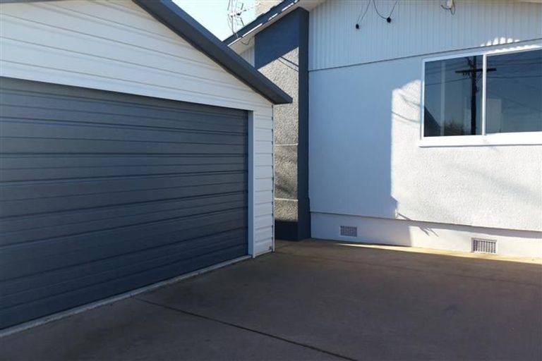 Photo of property in 15 Manu Crescent, Upper Vogeltown, New Plymouth, 4310