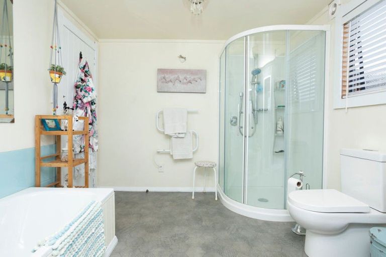 Photo of property in 72 Township Road, Kumeroa, Woodville, 4997