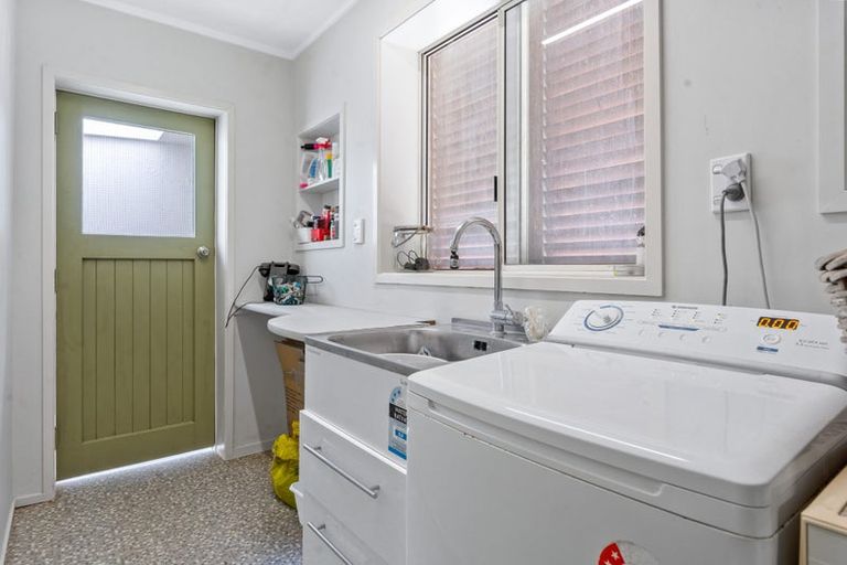 Photo of property in 1/22 Tiri Road, Milford, Auckland, 0620