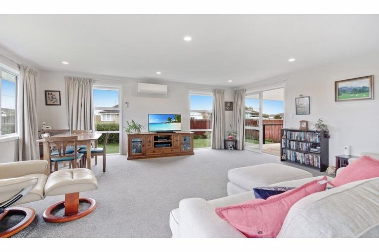 Photo of property in 17 Portchester Street, Aranui, Christchurch, 8061