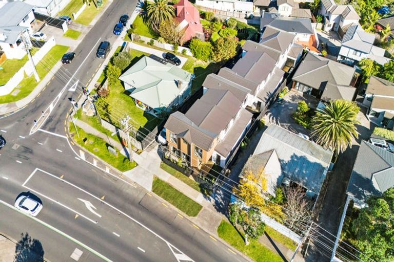 Photo of property in 136c Forrest Hill Road, Forrest Hill, Auckland, 0620