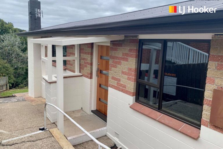 Photo of property in 32 Tomkins Street, Green Island, Dunedin, 9018