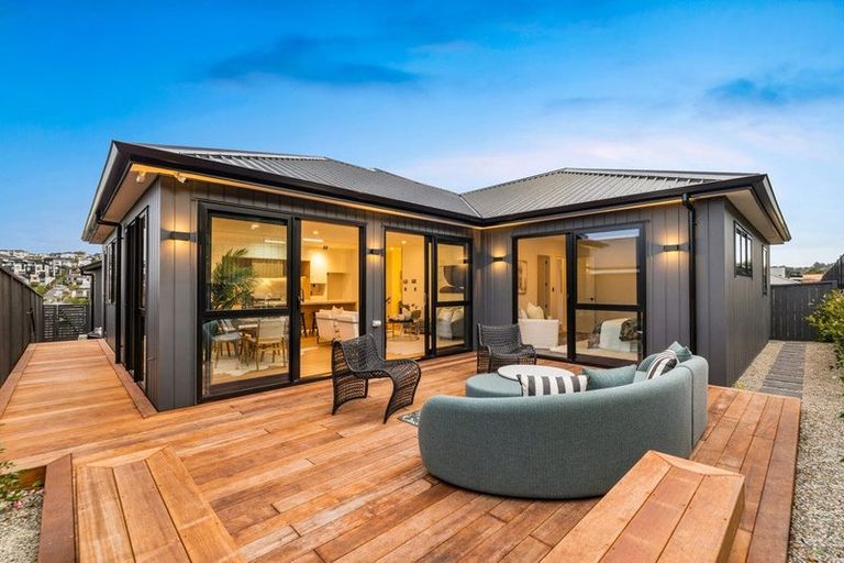 Photo of property in 36 Streamview Way, Long Bay, 0792