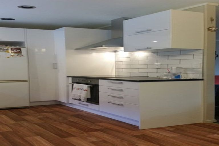 Photo of property in 2/5 September Place, Forrest Hill, Auckland, 0620