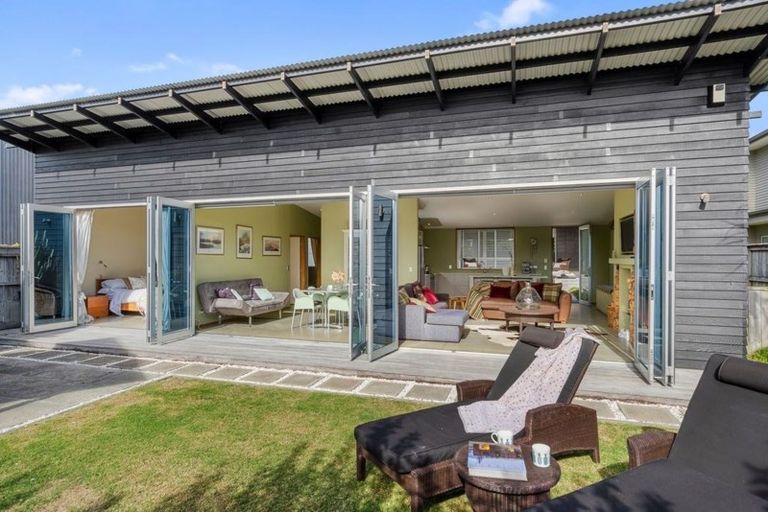 Photo of property in 32 Taumata Road, Omaha, 0986