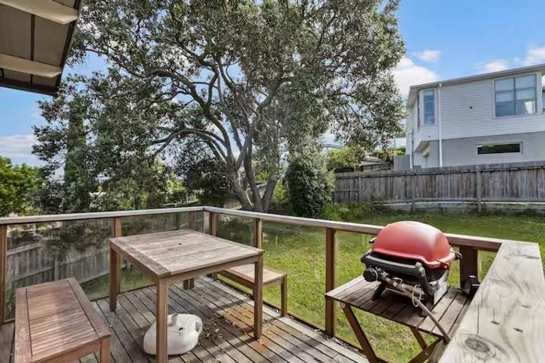Photo of property in 3/4 Beach Road, Castor Bay, Auckland, 0620