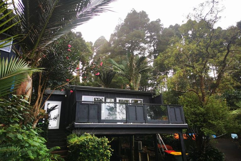 Photo of property in 128 Otitori Bay Road, Titirangi, Auckland, 0604