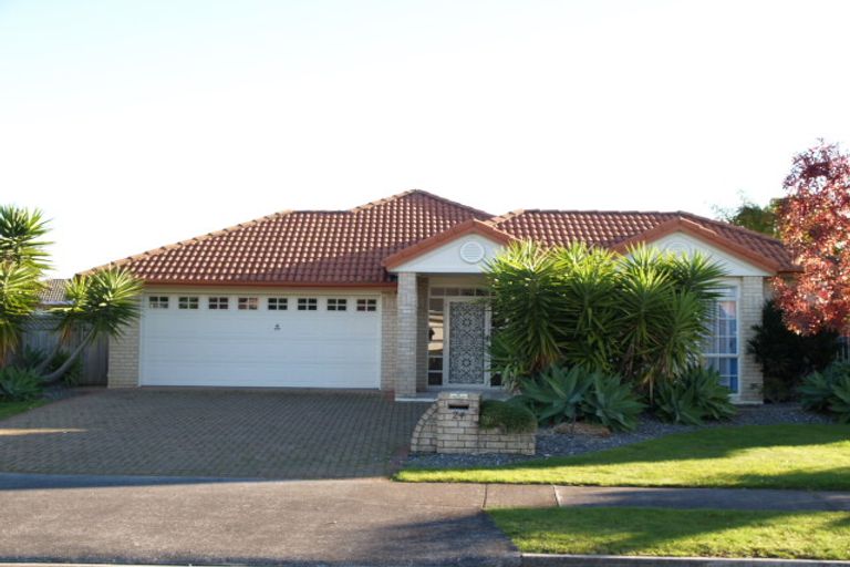Photo of property in 24 Montecito Place, Golflands, Auckland, 2013