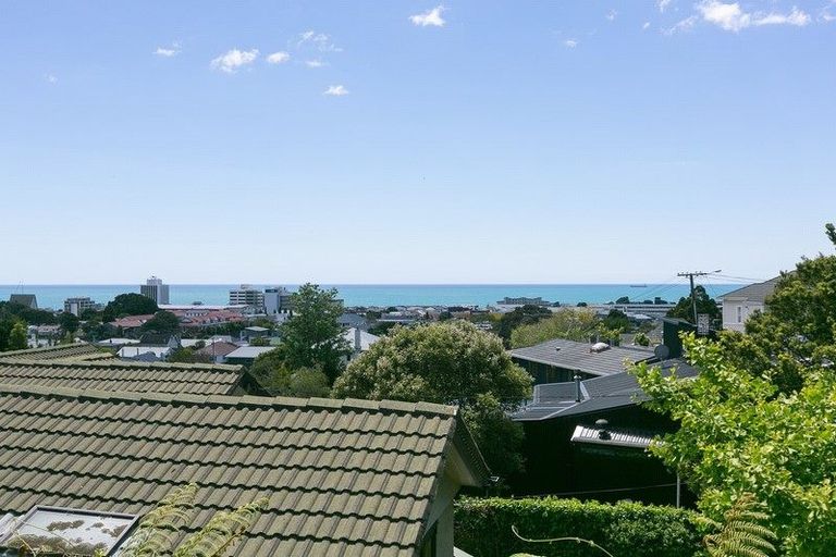 Photo of property in 20 Ridge Lane, New Plymouth, 4310