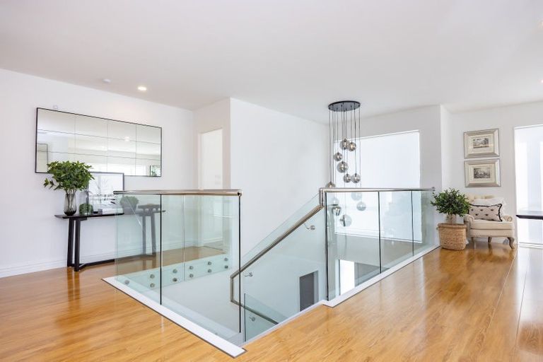 Photo of property in 32 Celestial Crescent, Orewa, 0931