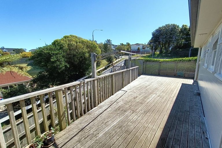 Photo of property in 42 Bracken Road, Paparangi, Wellington, 6037