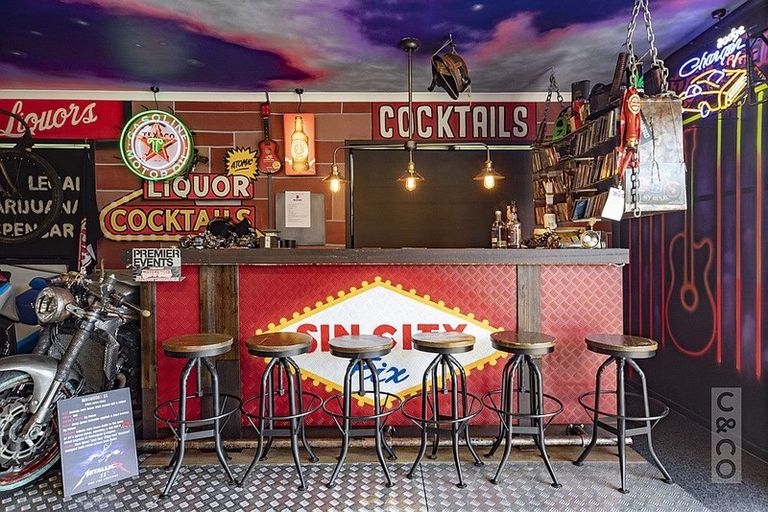 Photo of property in 8 Larmer Drive, Kumeu, 0810