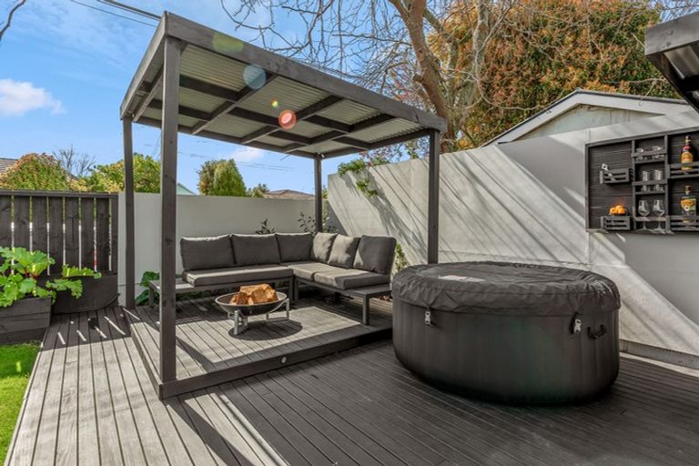 Photo of property in 16 Dinton Street, Russley, Christchurch, 8042