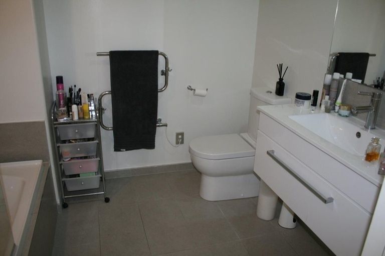 Photo of property in 9b Pavilion Crescent, Hillmorton, Christchurch, 8024