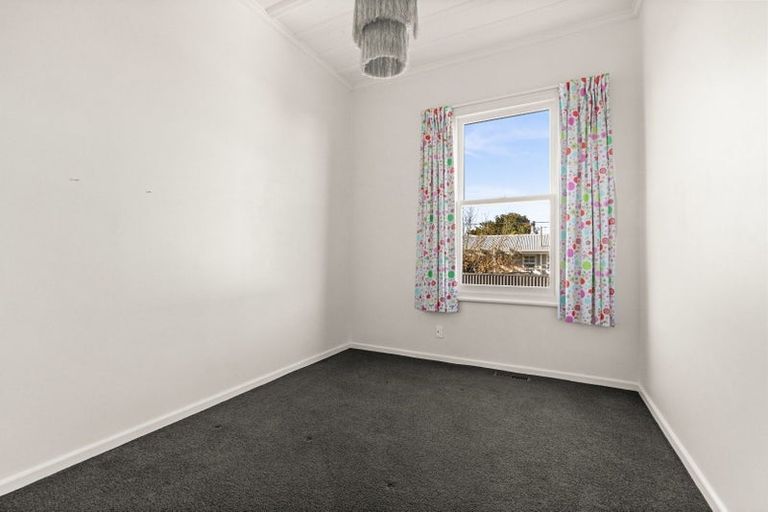 Photo of property in 27 Neeve Road, Taradale, Napier, 4112