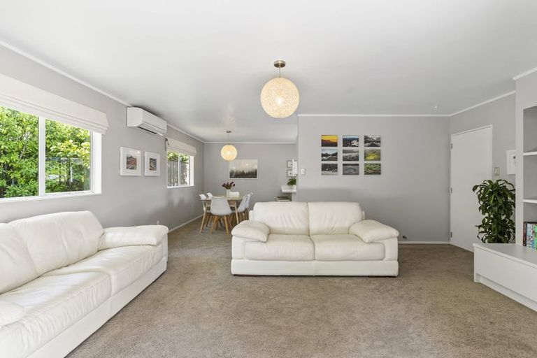 Photo of property in 6 Mallard Place, Unsworth Heights, Auckland, 0632