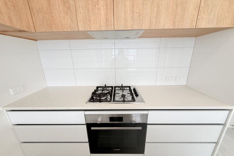 Photo of property in 127 Oreil Avenue, West Harbour, Auckland, 0618
