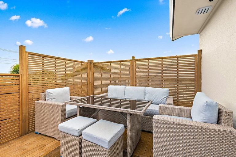 Photo of property in 8 Lasque Place, Glen Eden, Auckland, 0602