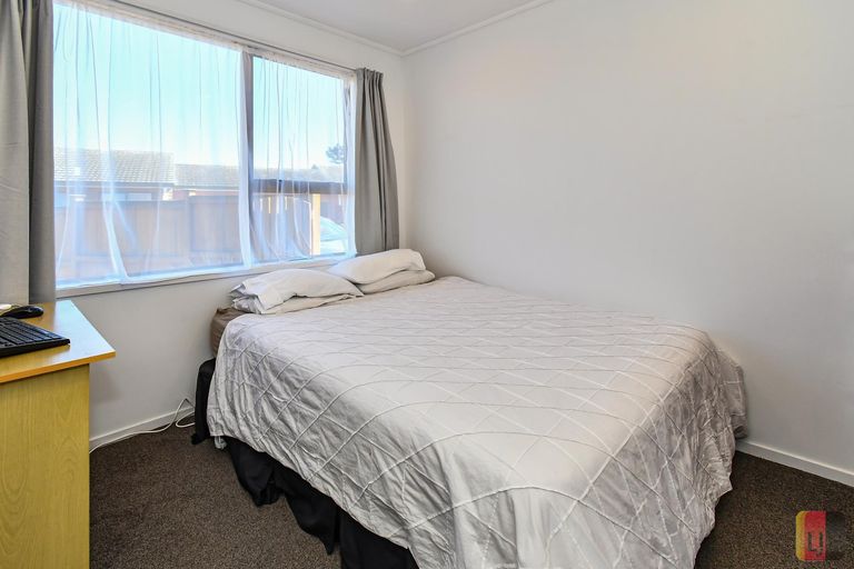 Photo of property in 1/147 Carnoustie Drive, Wattle Downs, Auckland, 2103