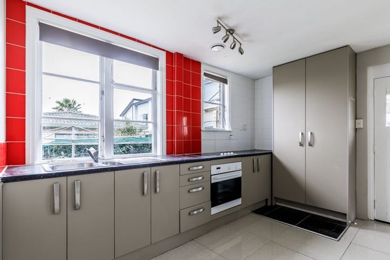 Photo of property in 110 Astley Avenue, New Lynn, Auckland, 0600